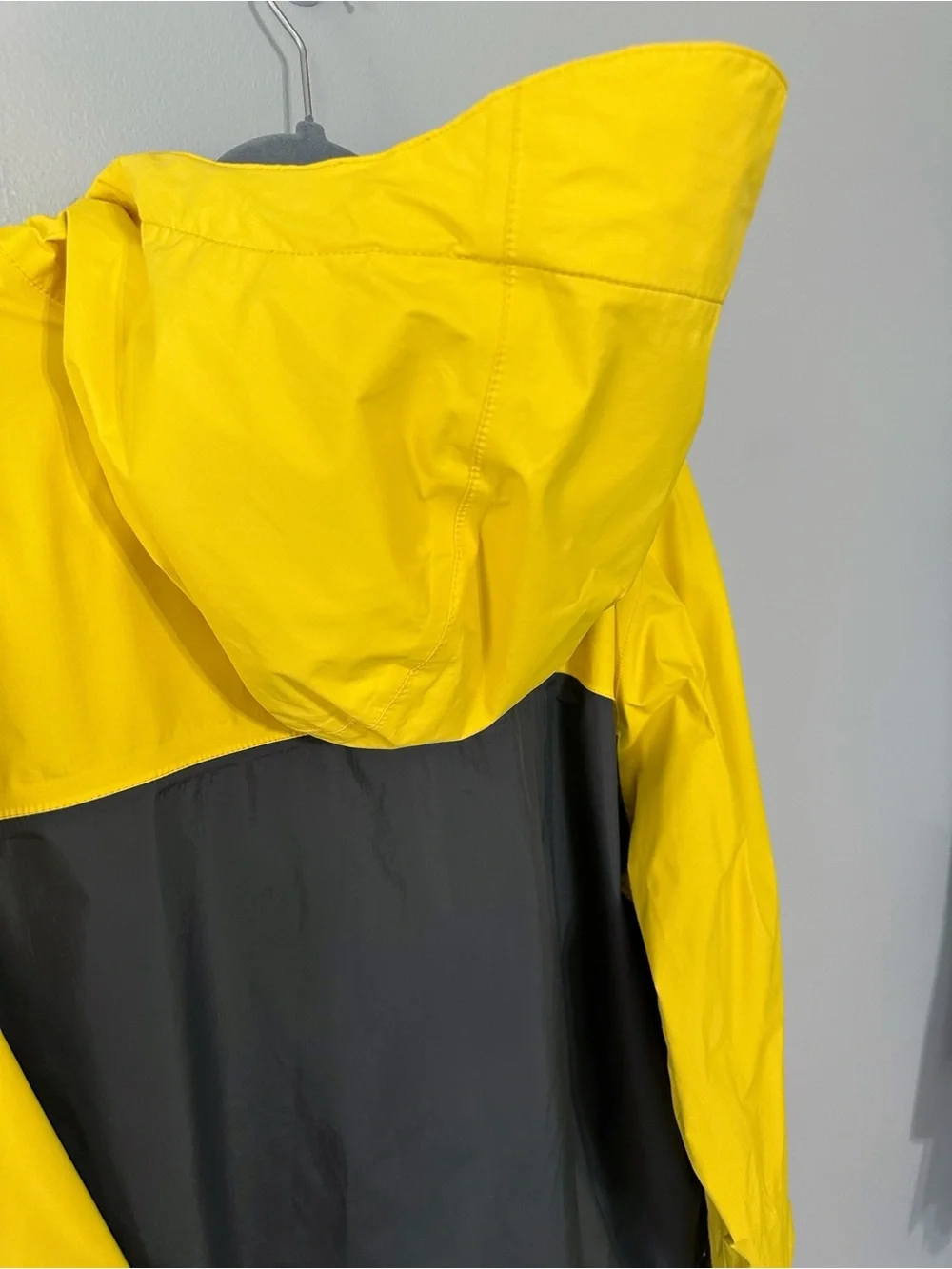 The North Face DryVent Rain Jacket Men's Size X-Large Yellow Black Color Block
